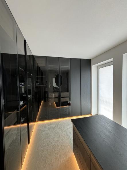 Kleiderschrank mit Beleuchtung